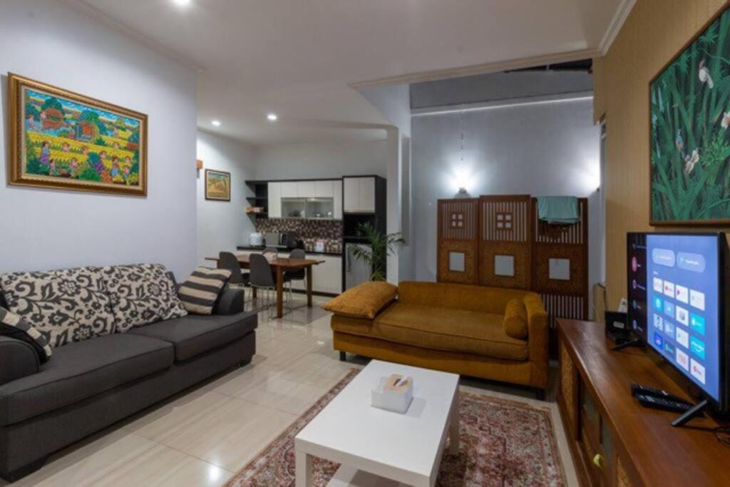 Spacious, White-Villa Belgareti @Kiara Condong Bandung Exterior photo
