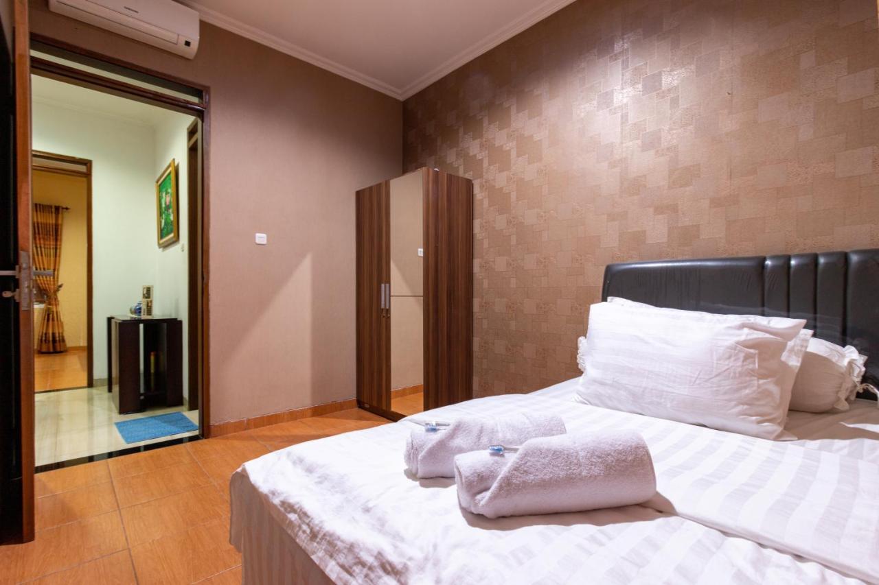 Spacious, White-Villa Belgareti @Kiara Condong Bandung Exterior photo