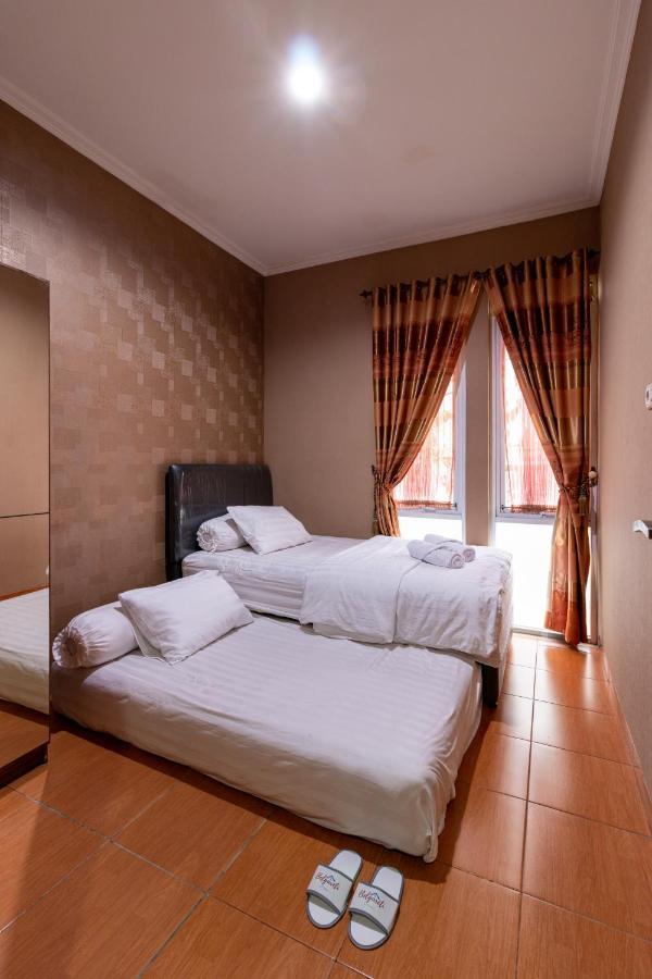 Spacious, White-Villa Belgareti @Kiara Condong Bandung Exterior photo